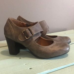 Gray Nicole pumps size 8.5